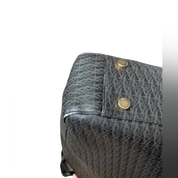 YSL Saint Laurent Leather Tote, MUSEUM BAG SHOULDER Bag - Picture 6 of 9